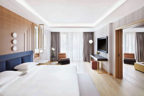 Suite, 1 King Bed (Two Level) | Minibar, in-room safe, desk, soundproofing