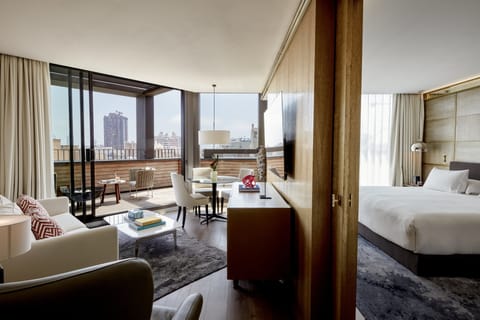 Terrace Suite | Premium bedding, minibar, in-room safe, blackout drapes