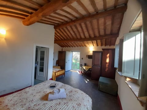 Studio | 1 bedroom, desk, blackout drapes, soundproofing