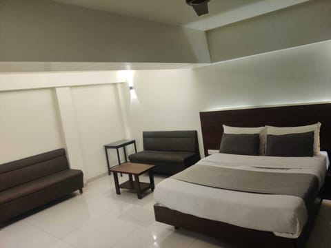 Business Room, 1 Double Bed | Desk, soundproofing, free WiFi