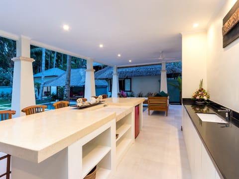 Family Villa | Private kitchen | Fridge, microwave, oven, stovetop