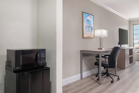 Premium bedding, in-room safe, desk, laptop workspace