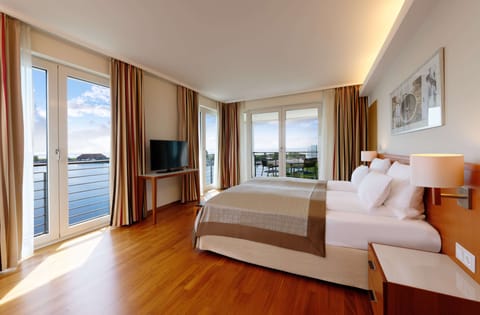 Executive Suite, Harbor View | Premium bedding, in-room safe, individually decorated