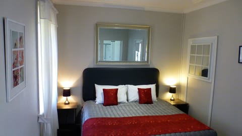 Double Room, 1 King Bed | Premium bedding, desk, soundproofing, iron/ironing board