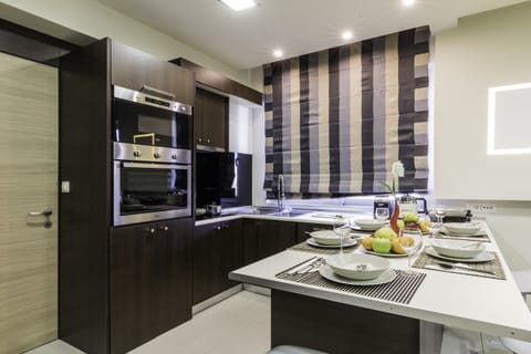 Apartment, 2 Bedrooms | Private kitchen | Fridge, microwave, oven, stovetop