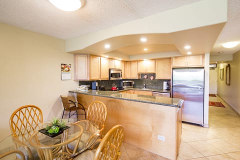 Condo, 1 Bedroom, 2 Bathrooms, Garden View | Private kitchen | Fridge, microwave, oven, stovetop