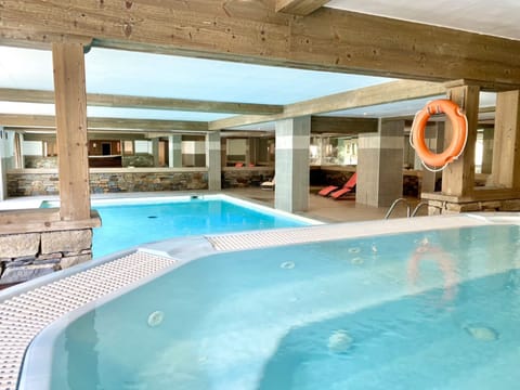 Indoor pool, sun loungers