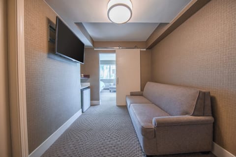 Junior Suite, 1 King Bed, Corner | Premium bedding, in-room safe, desk, laptop workspace