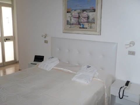 Double Room | 1 bedroom, premium bedding, minibar, in-room safe