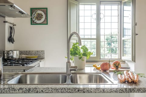 Apartment, 4 Bedrooms | Private kitchen | Fridge, stovetop, cookware/dishes/utensils