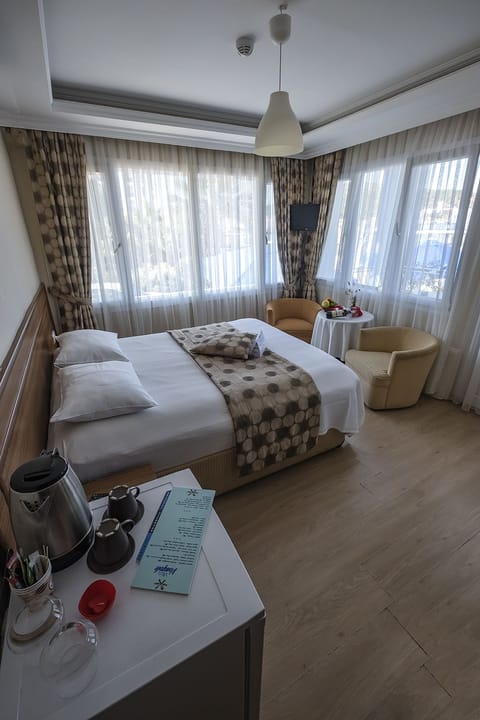 Comfort Double Room, Balcony | Minibar, soundproofing, iron/ironing board, free WiFi