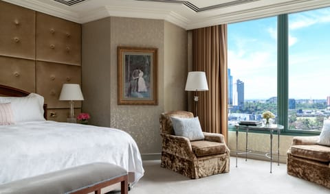 Chairman Suite | Egyptian cotton sheets, premium bedding, pillowtop beds, minibar