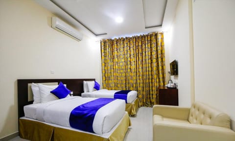 Basic Double or Twin Room, City View | Egyptian cotton sheets, premium bedding, in-room safe, desk