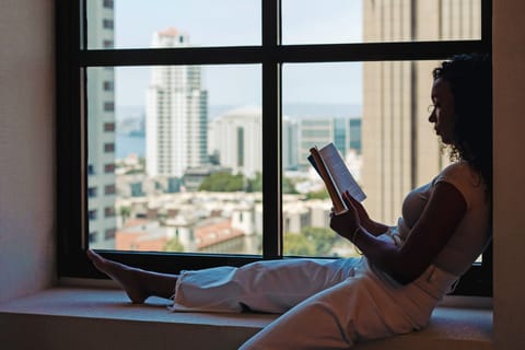 Egyptian cotton sheets, premium bedding, down comforters, pillowtop beds