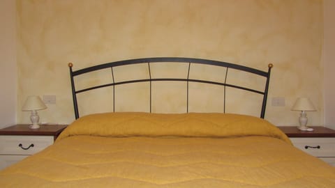 Apartment, 2 Bedrooms, Hill View, Ground Floor | 1 bedroom, down comforters, desk, free cribs/infant beds