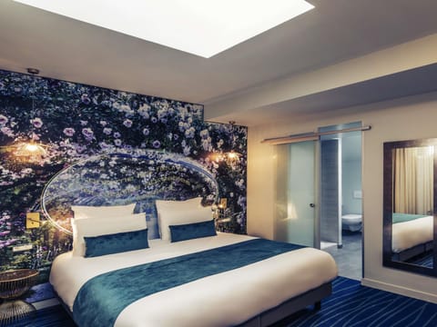 Premium bedding, in-room safe, desk, free WiFi