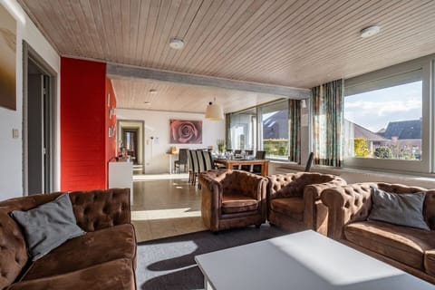 Comfort Villa, 5 Bedrooms | Living area | Flat-screen TV