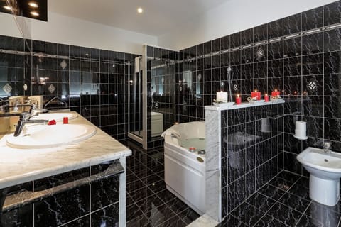 Superior Double or Twin Room, Jetted Tub | Bathroom | Free toiletries, hair dryer, bidet, towels
