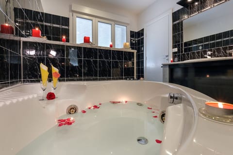 Superior Double or Twin Room, Jetted Tub | Jetted tub