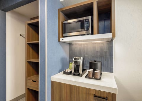 In-room safe, desk, laptop workspace, blackout drapes