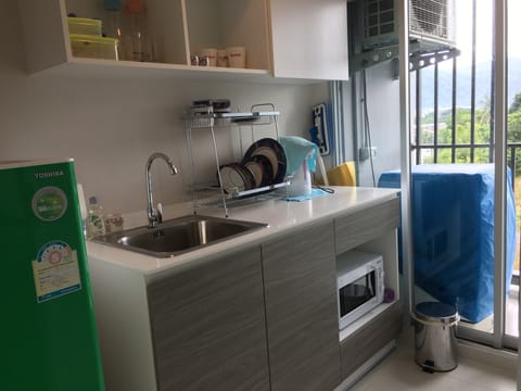 Studio | Private kitchenette | Fridge, microwave, coffee/tea maker, electric kettle