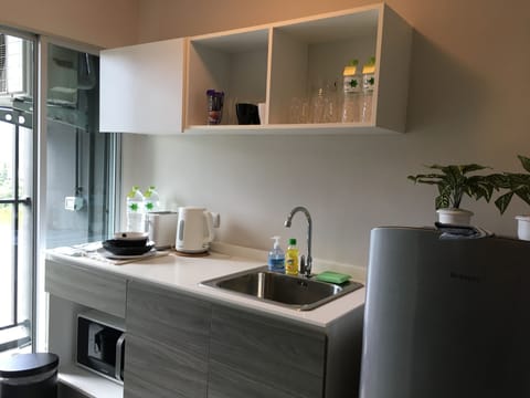 Studio High Floor | Private kitchenette | Fridge, microwave, coffee/tea maker, electric kettle