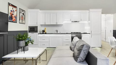 Apartment | Private kitchen | Fridge, microwave, oven, stovetop