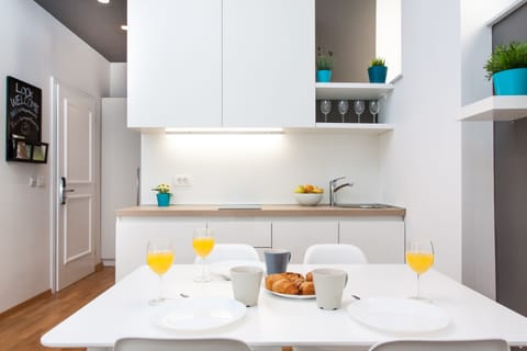 Superior Apartment | Private kitchenette | Full-size fridge, microwave, stovetop, dishwasher