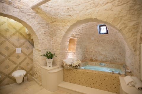 Traditional Suite, Jetted Tub | Jetted tub