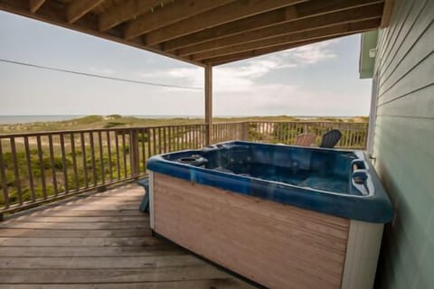 89 – Oceanfront 3 Story Cottage | Jetted tub