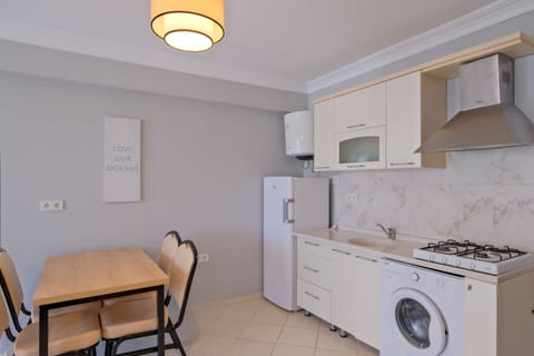 Comfort Apartment, 2 Bedrooms, Balcony | Private kitchen | Stovetop, electric kettle, dining tables