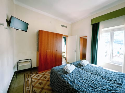 Family Quadruple Room | In-room safe, desk, blackout drapes, free WiFi