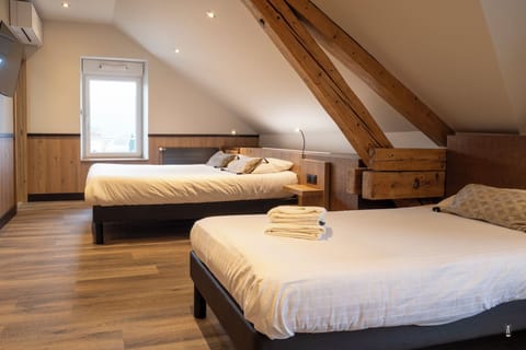 Family Room | In-room safe, desk, soundproofing, free WiFi