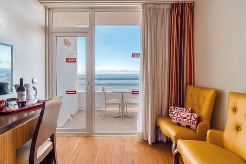 Standard Twin Room, Sea View | Minibar, in-room safe, desk, blackout drapes