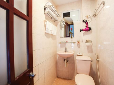 Standard Double Room | Bathroom | Shower, free toiletries, hair dryer, slippers