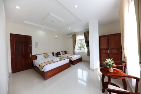 Deluxe Triple Room | Minibar, desk, free WiFi