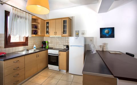 Duplex | Private kitchen | Fridge, oven, stovetop, coffee/tea maker