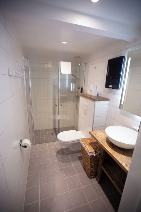 Basic Double Room, Shared Bathroom | Living area