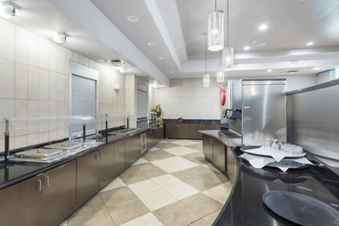 Daily cooked-to-order breakfast for a fee