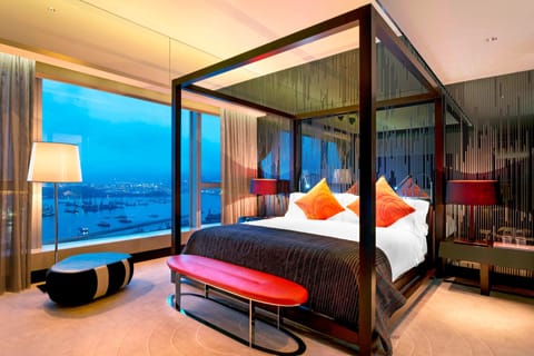 Suite, 1 King Bed, View, Corner | Hypo-allergenic bedding, minibar, in-room safe, desk