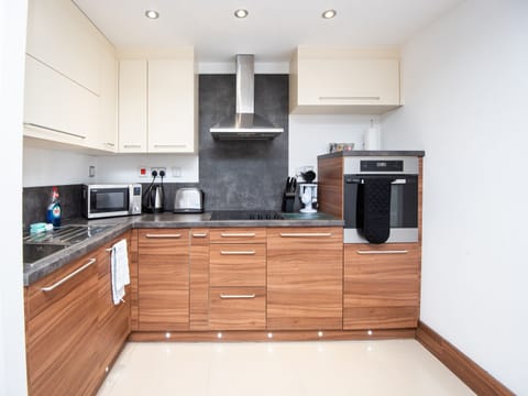 Superior Suite, 2 Double Beds (Quadruple) | Private kitchen | Full-size fridge, microwave, oven, stovetop