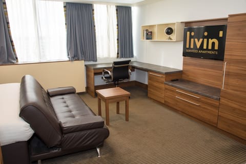 Deluxe Studio Suite, 1 King Bed | Iron/ironing board, free WiFi, bed sheets