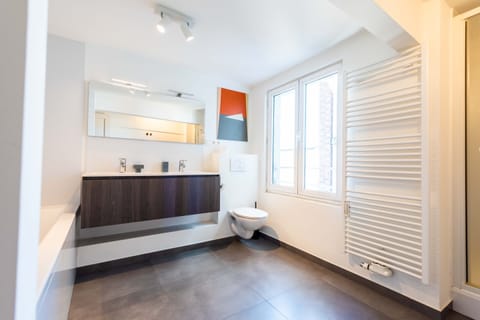 Deluxe Apartment, 2 Bedrooms, City View | Bathroom | Combined shower/tub, free toiletries, hair dryer, towels