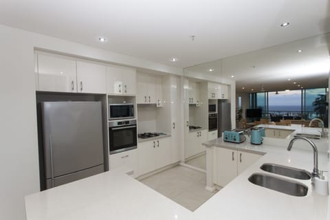 3 Bedroom Ocean View Apartment | Private kitchen | Full-size fridge, microwave, oven, stovetop