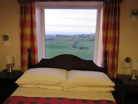 Family Room (2 Adults + 2 Children) | Bed sheets, wheelchair access