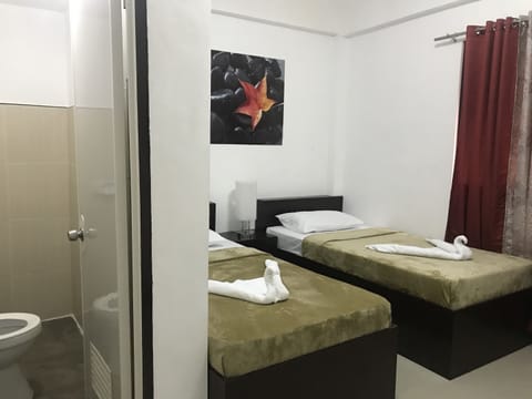 Standard Twin Room | Desk, rollaway beds, free WiFi, bed sheets