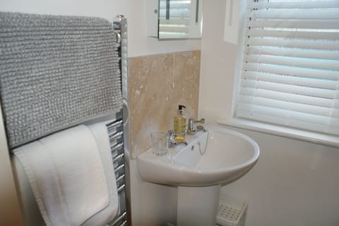 Twin En Suite, Ground Floor | Bathroom | Shower, free toiletries, hair dryer, towels