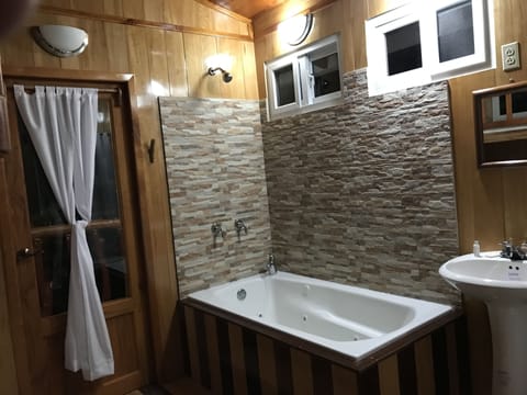 Honeymoon Tree House, 1 Bedroom, Hot Tub, Mountain View | Jetted tub