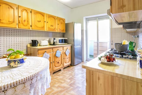 Comfort Apartment, 3 Bedrooms | Private kitchen | Coffee/tea maker