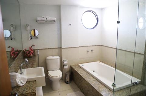 Deluxe Room, Bathtub | Bathroom | Free toiletries, hair dryer, towels